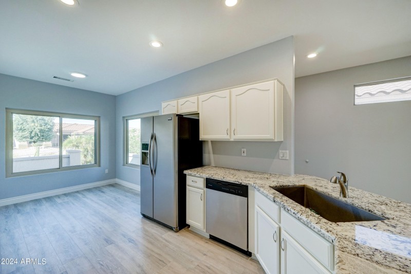 16457 W Rock Springs Ln-19