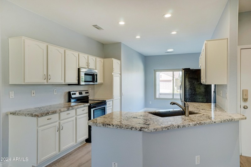 16457 W Rock Springs Ln-20