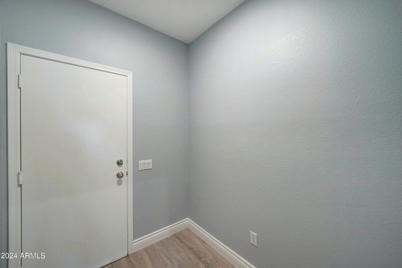 16457 W Rock Springs Ln-15