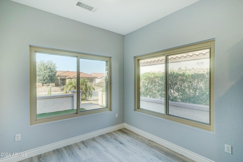 16457 W Rock Springs Ln-21