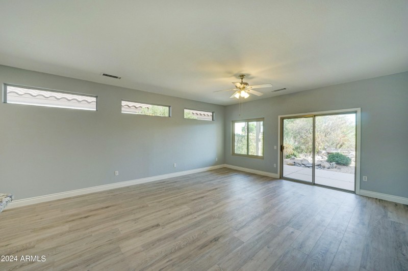 16457 W Rock Springs Ln-23