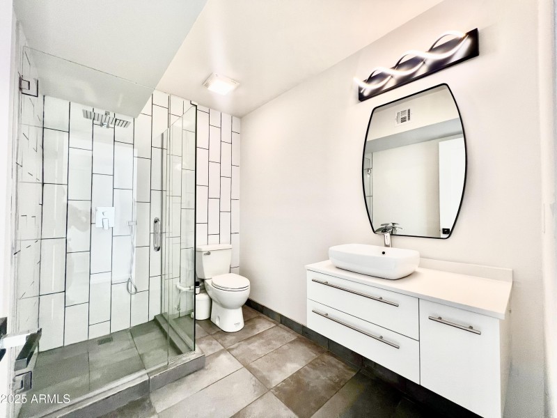 Calaveras Guest Bathroom