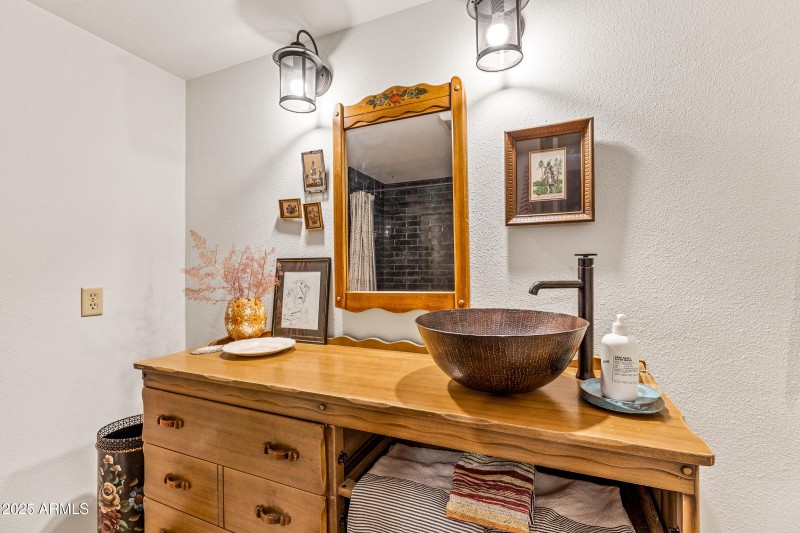 2600 Valley View Dr.114-16