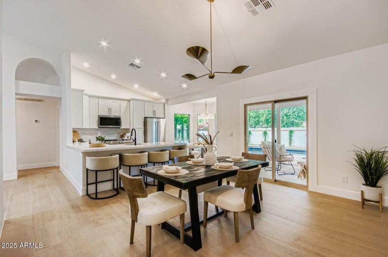 Kitchen / Dining Area