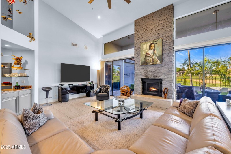 12-web-or-mls-896A1337