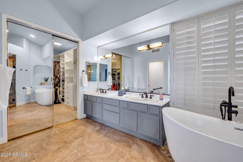 46-web-or-mls-896A1182