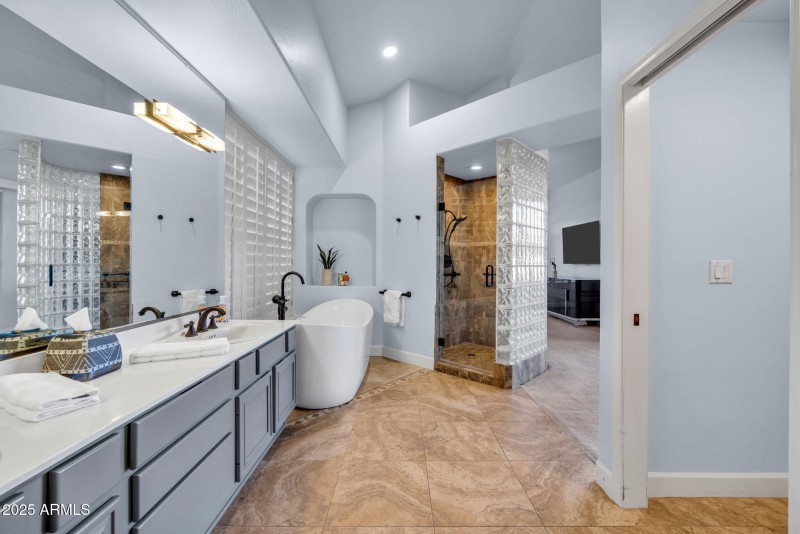 48-web-or-mls-896A1194