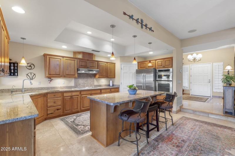 Chef's Kitchen w/ top appliances