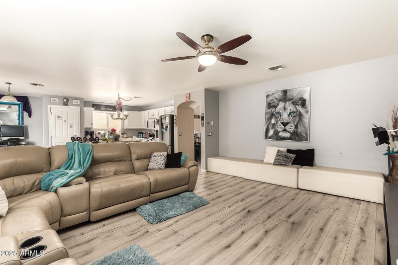 5D4ACBA7-24A1-467B-8317-EB2FF3D128C7