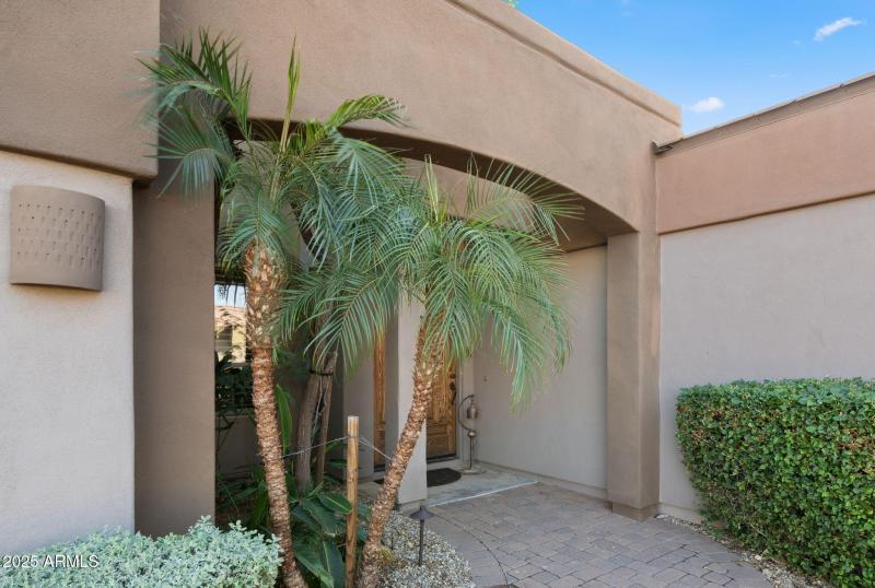 5-web-or-mls-Front yard3