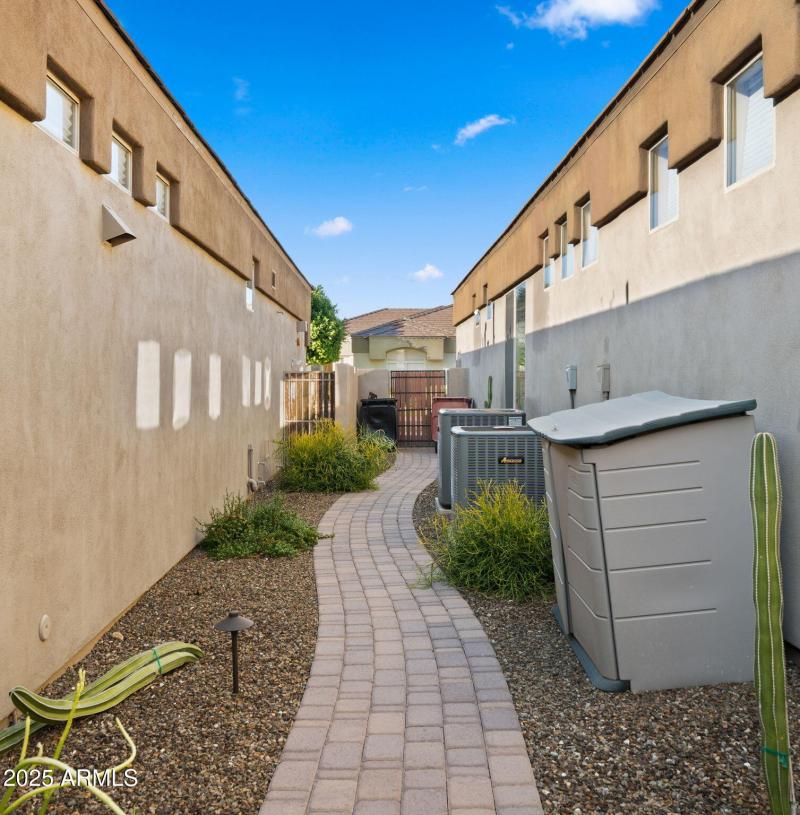 45-web-or-mls-Backyard6