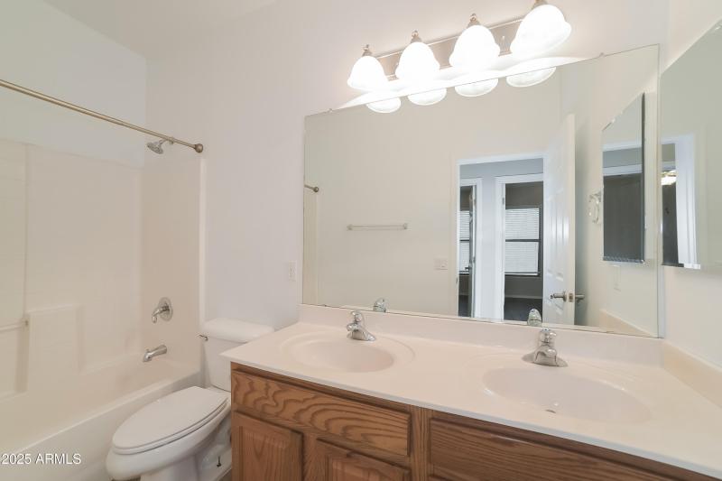 1006593.1802 S 118TH DR - Bathroom