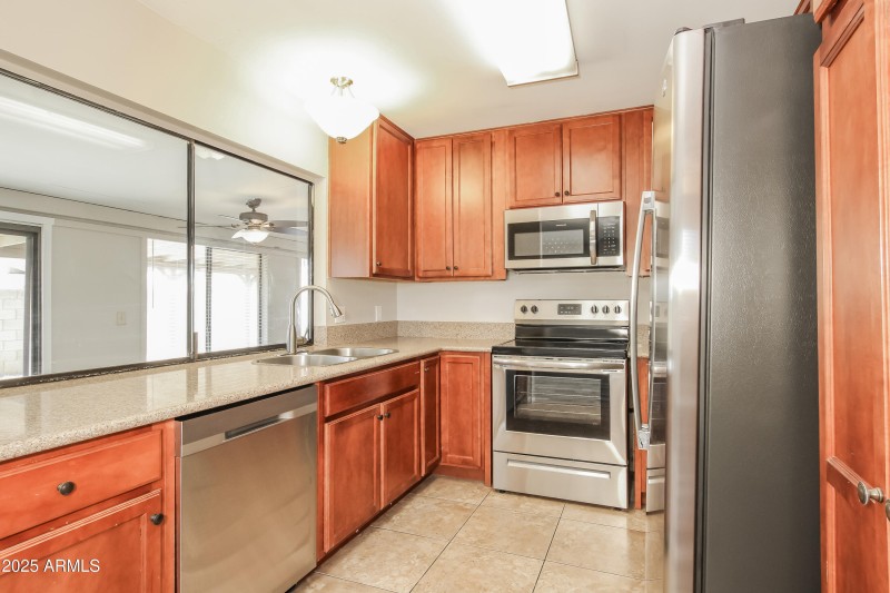 1006061.4857 W Townley AVE - Kitchen_1