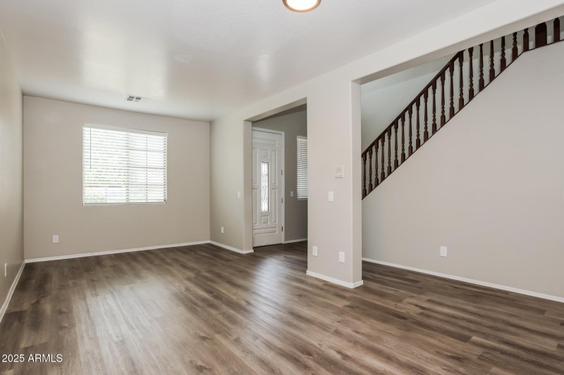 005-photo-living-room-14878195