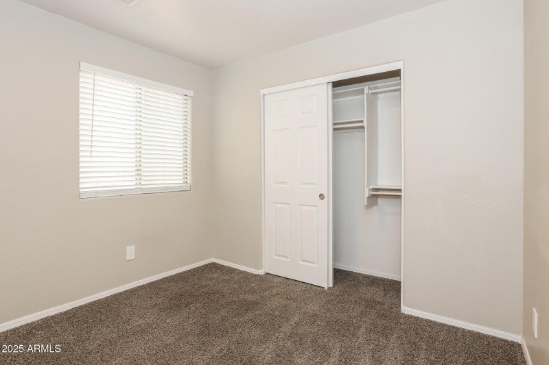 016-photo-bedroom-14878188