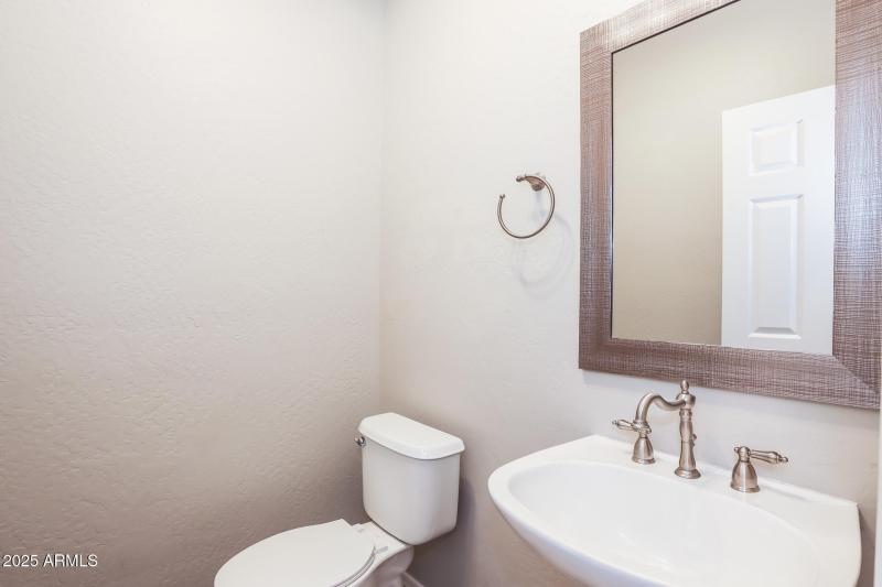 018-photo-bathroom-14878185