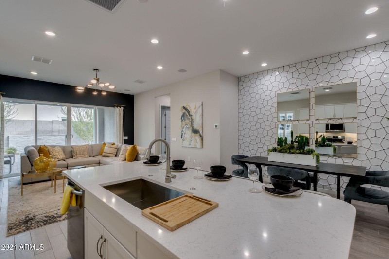 24-web-or-mls-10476 w harmony ln -24