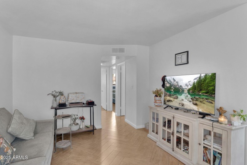 5-web-or-mls-37th St-3