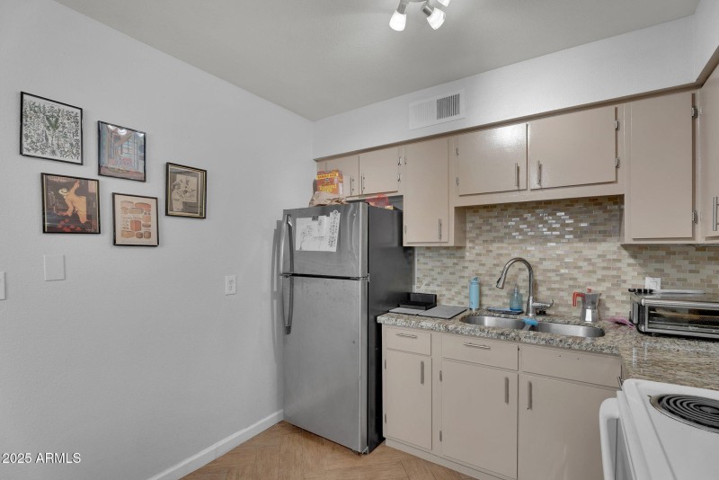 8-web-or-mls-37th St-7