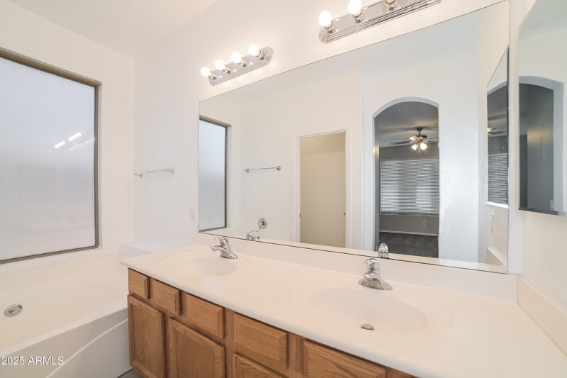 1006490.3213 N 127th DR - Main Bathroom