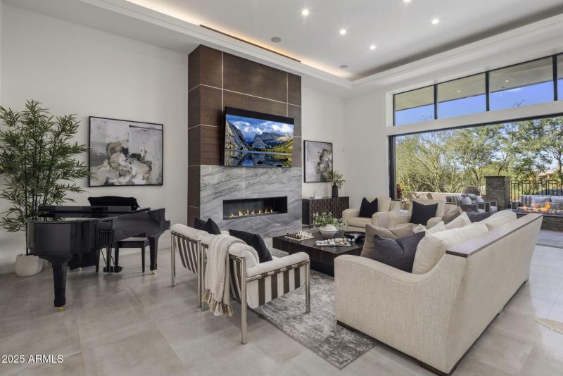 Great room/Fireplace