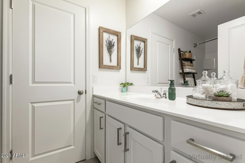 New Bonnet - Upstairs Bathroom #2 1