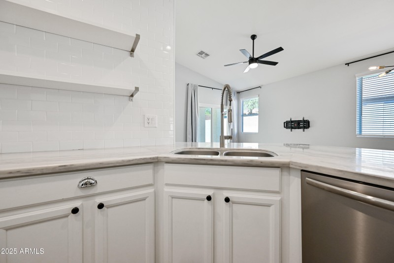 14-17848N15S-ocupix-