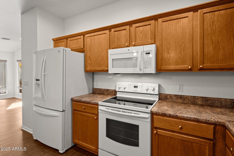 ELECTRIC COOK TOP AND MICROWAVE