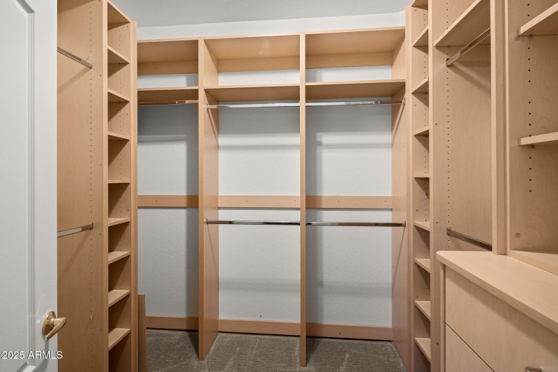 CUSTOM CLOSETS