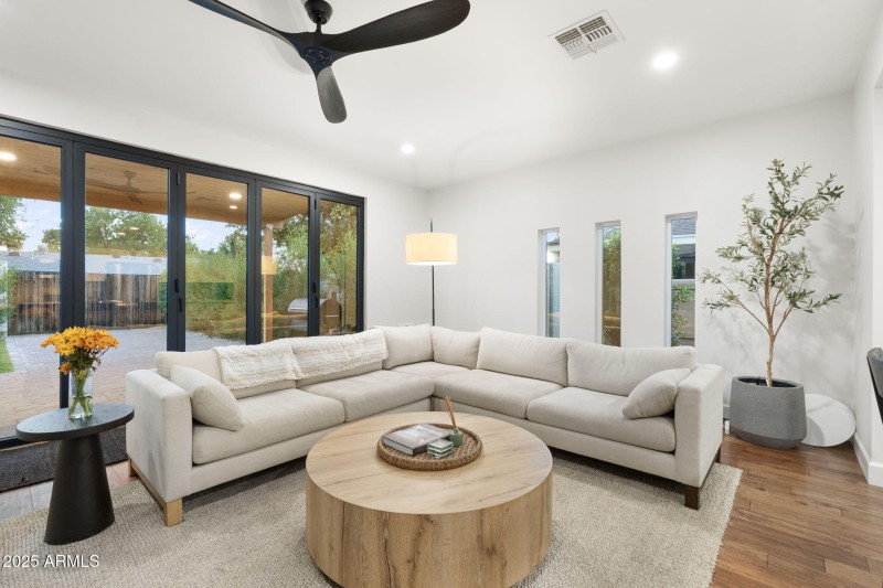 21-web-or-mls-DSC06868