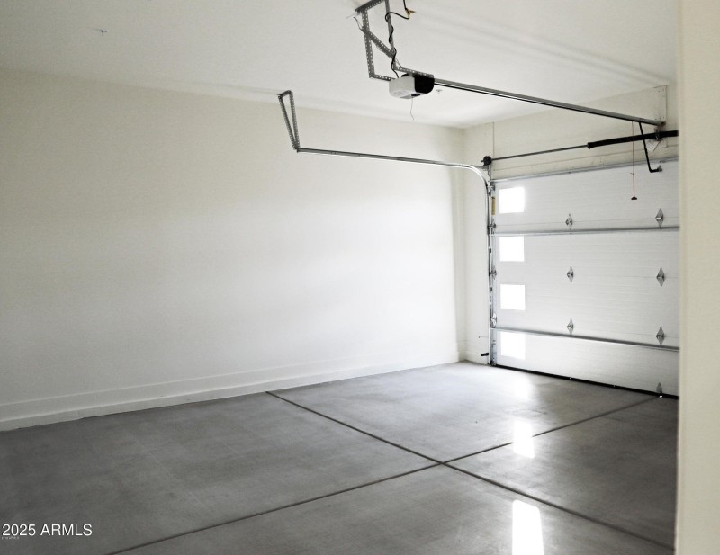 6806 E Lyra Dr Garage