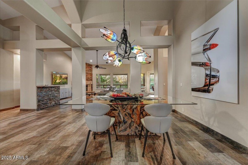 Room for dramatic art pieces