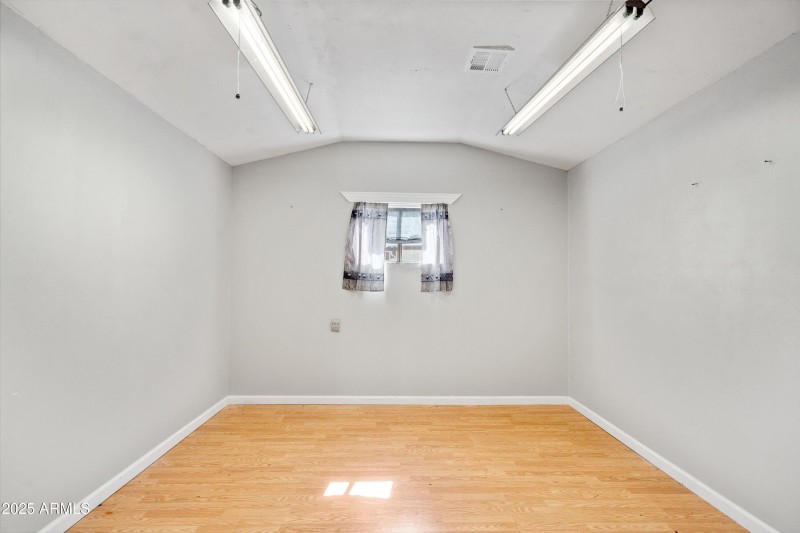 29-Storage Unit with AC