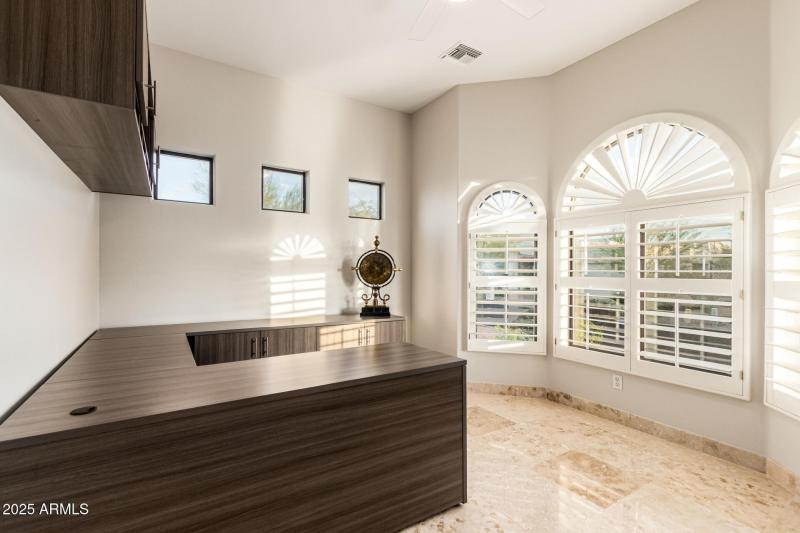 Office or fifth bedroom