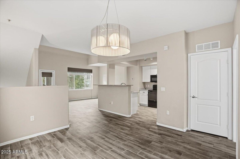 18-Dining and Kitchen