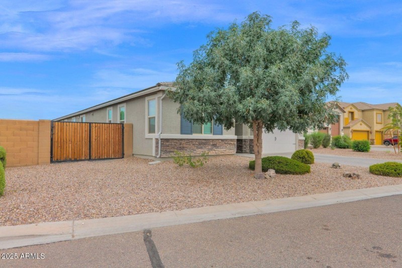 24135 Corn - 02Exterior1