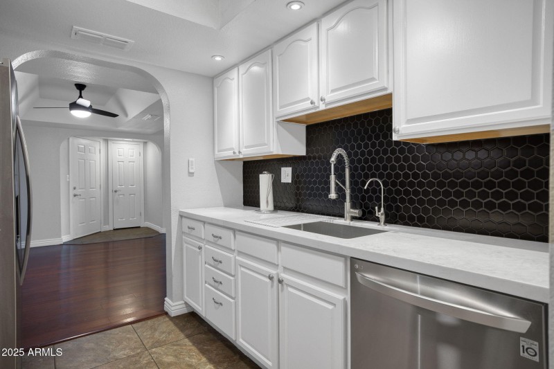 10444 N 69th St 201, Paradise Valley - 2