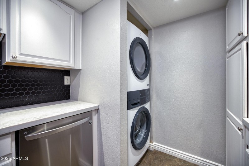 10444 N 69th St 201, Paradise Valley - 2