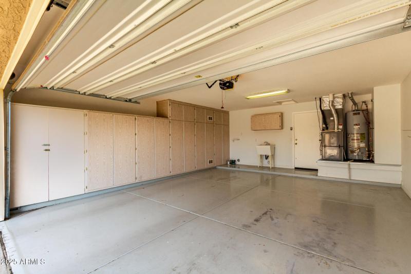 Garage w Cabinets