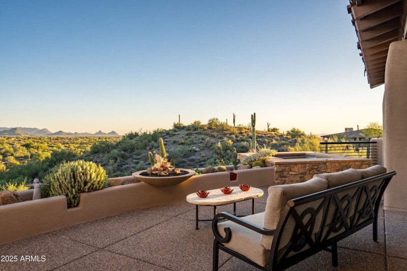 002_Hillside Retreat