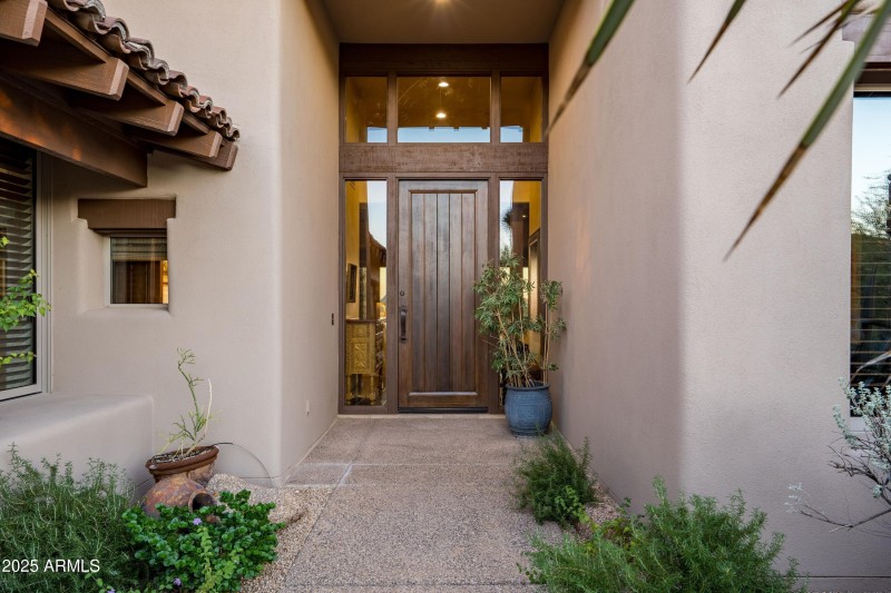 005_Prominent Entrance