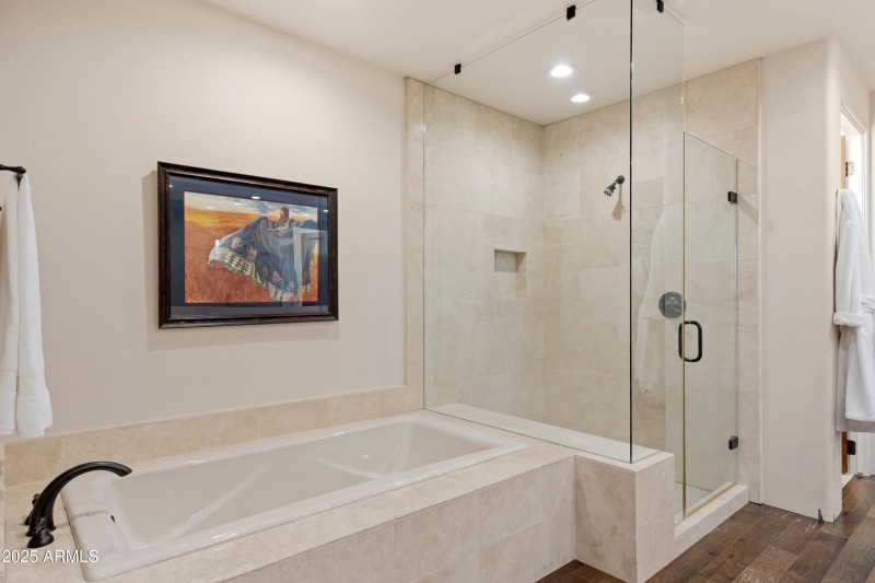 021_Spa Tub and Shower