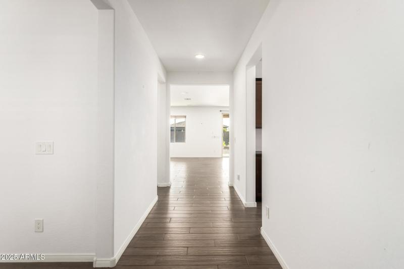 17987 W Redwood_Entry