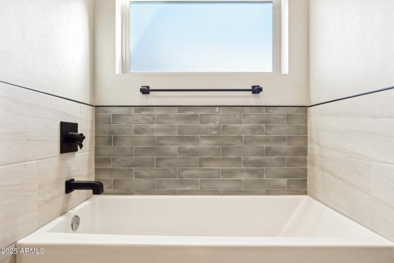 18-web-or-mls-2762-w-highland-meadows-dr