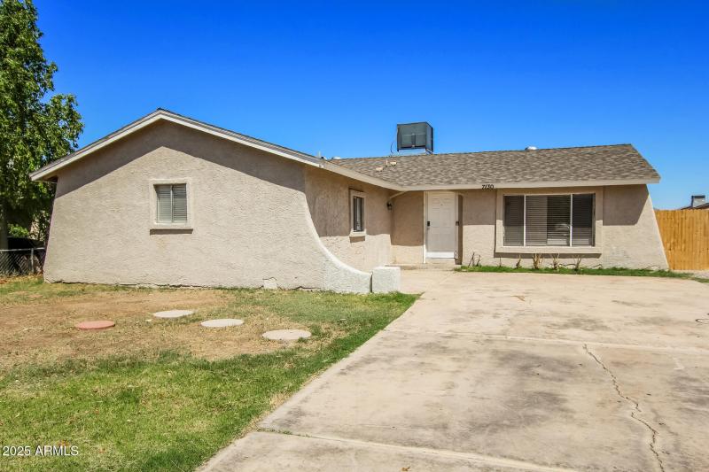 002-photo-front-view-14773694