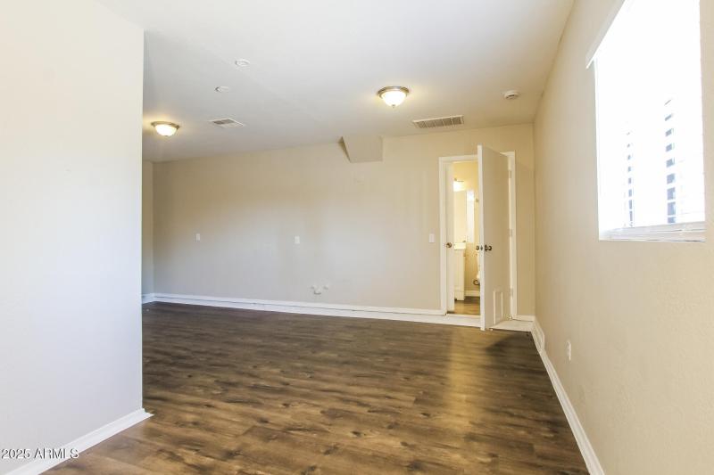 012-photo-main-bedroom-14773692