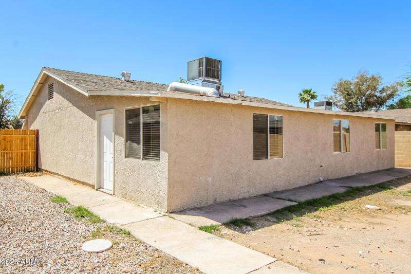 020-photo-rear-view-14773695