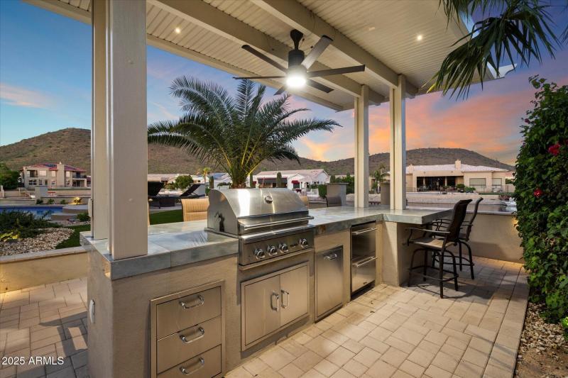 Great outdoor kitchen