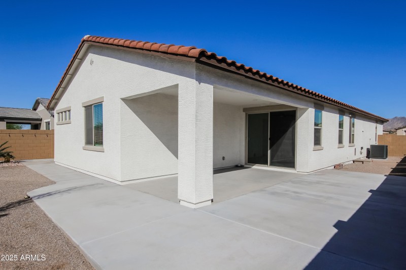 16-photo-Rear-View-90090e00-1605-41d6-99