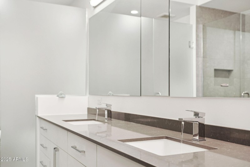 41-web-or-mls-E Kierland Blvd-L2310r-025